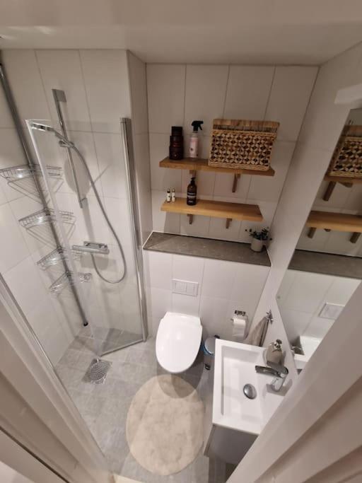 Modern Room With Bathroom, No Kitchen And Your Own Entrance Estocolmo Exterior foto