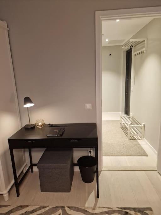 Modern Room With Bathroom, No Kitchen And Your Own Entrance Estocolmo Exterior foto